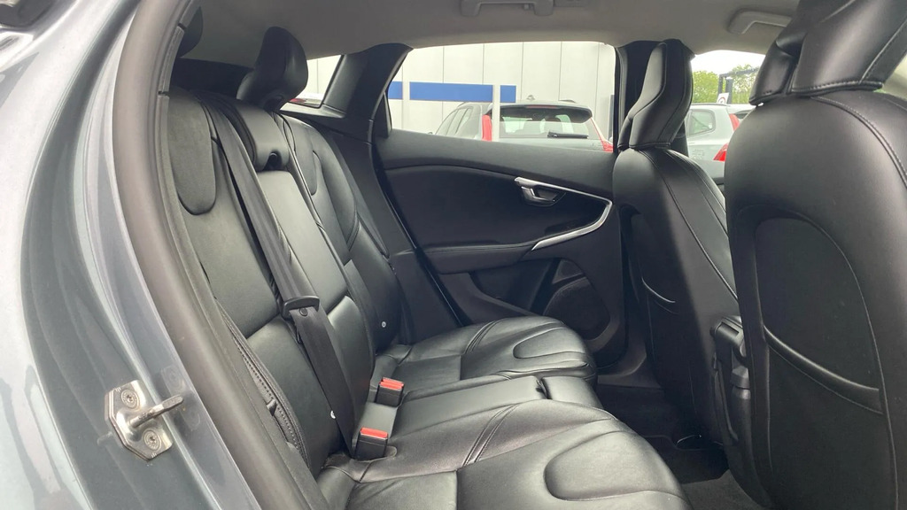 Volvo V40 1.5 T2 Momentum Nav Plus Euro 6 Ss  #6
