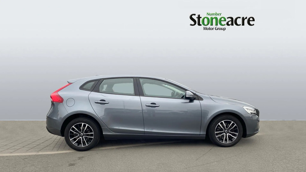 Volvo V40 1.5 T2 Momentum Nav Plus Euro 6 Ss  #3