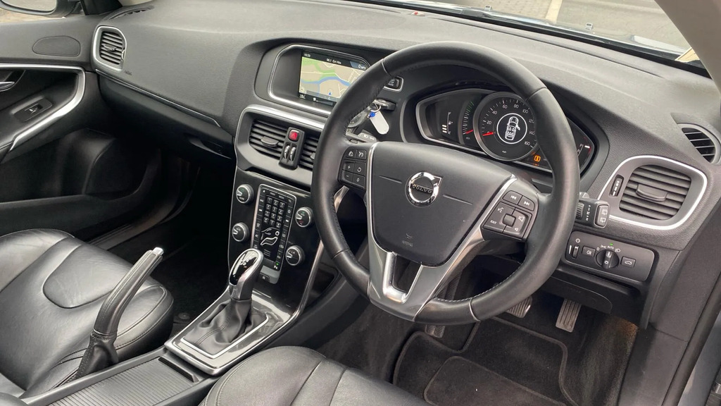 Volvo V40 1.5 T2 Momentum Nav Plus Euro 6 Ss  #4