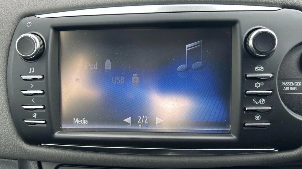 Toyota Yaris Dynamic Silver #23