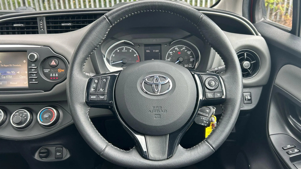 Toyota Yaris Dynamic Silver #12