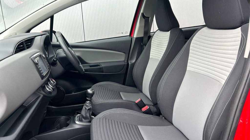 Toyota Yaris Dynamic Silver #14