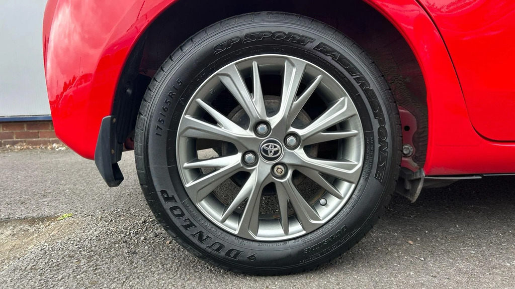 Toyota Yaris Dynamic Silver #19