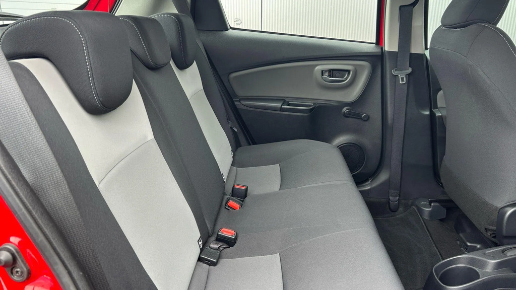 Toyota Yaris Dynamic Silver #16