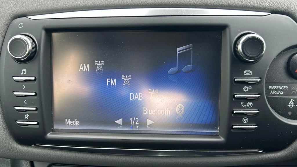 Toyota Yaris Dynamic Silver #22