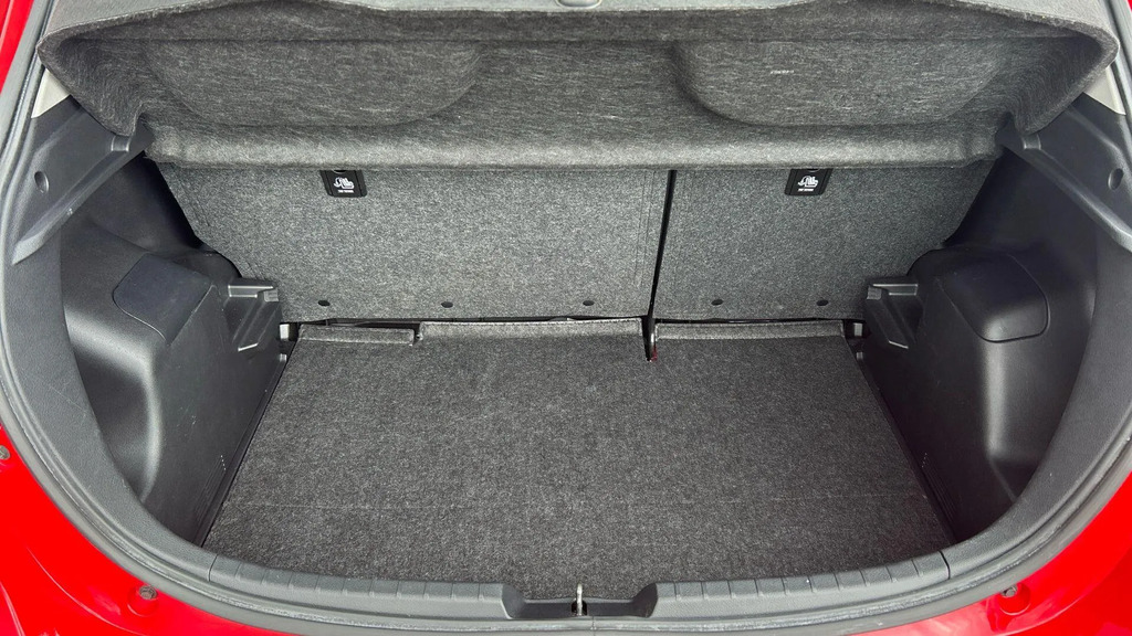 Toyota Yaris Dynamic Silver #18