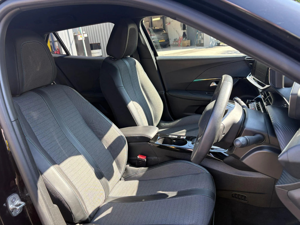 Peugeot e-2008 50Kwh Gt #10