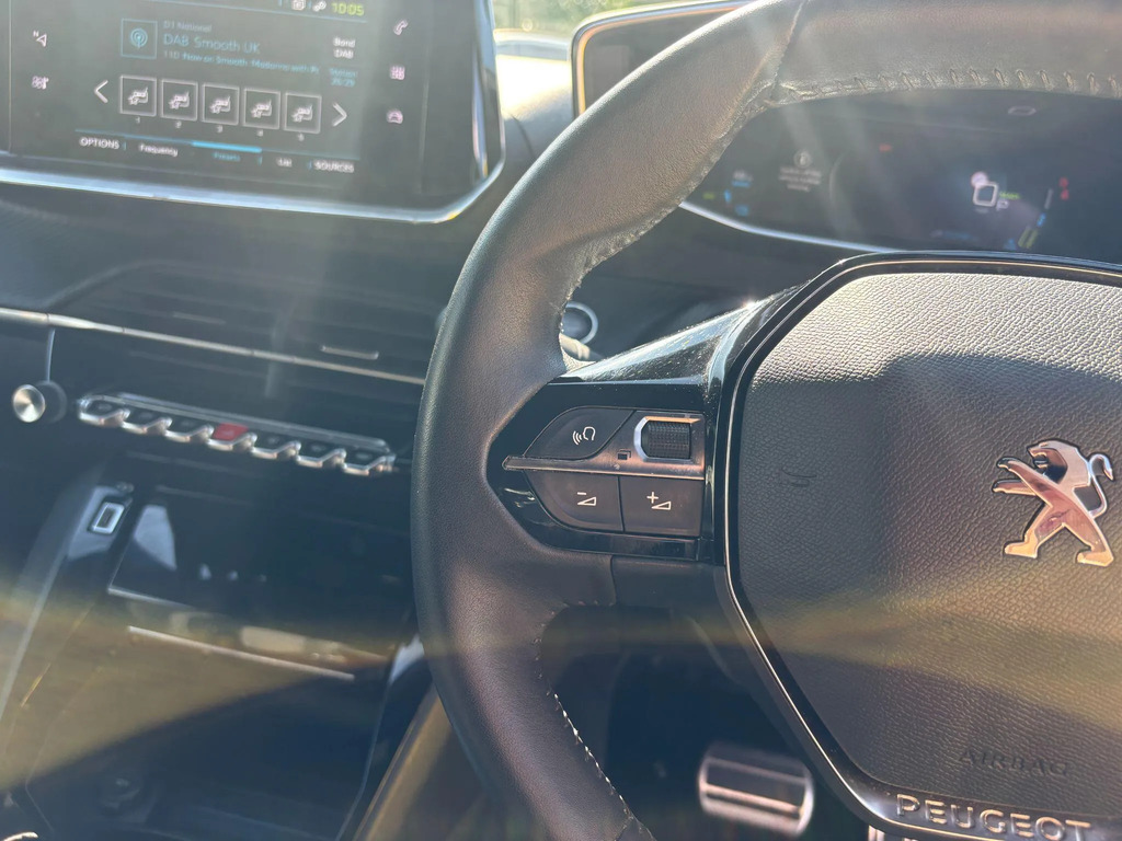 Peugeot e-2008 50Kwh Gt #28