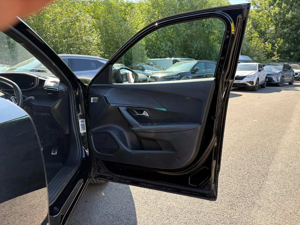 Peugeot e-2008 50Kwh Gt #27