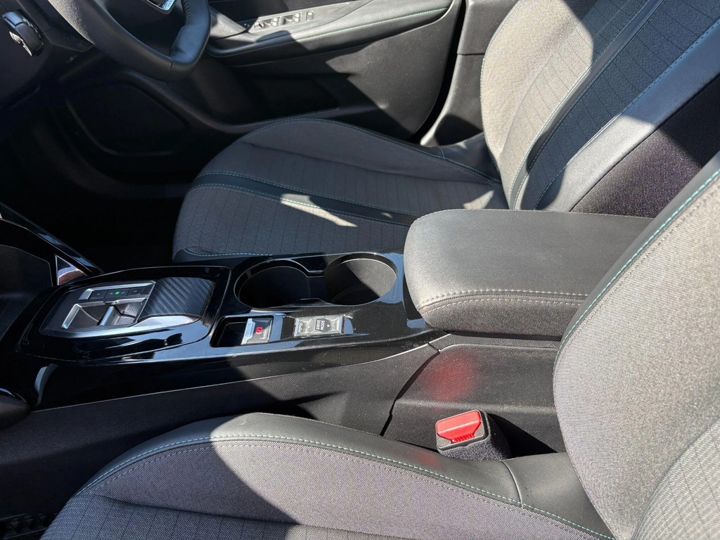 Peugeot e-2008 50Kwh Gt #18