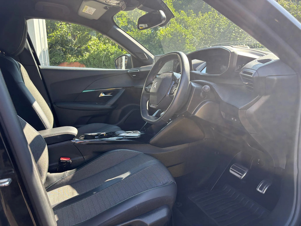 Peugeot e-2008 50Kwh Gt #15