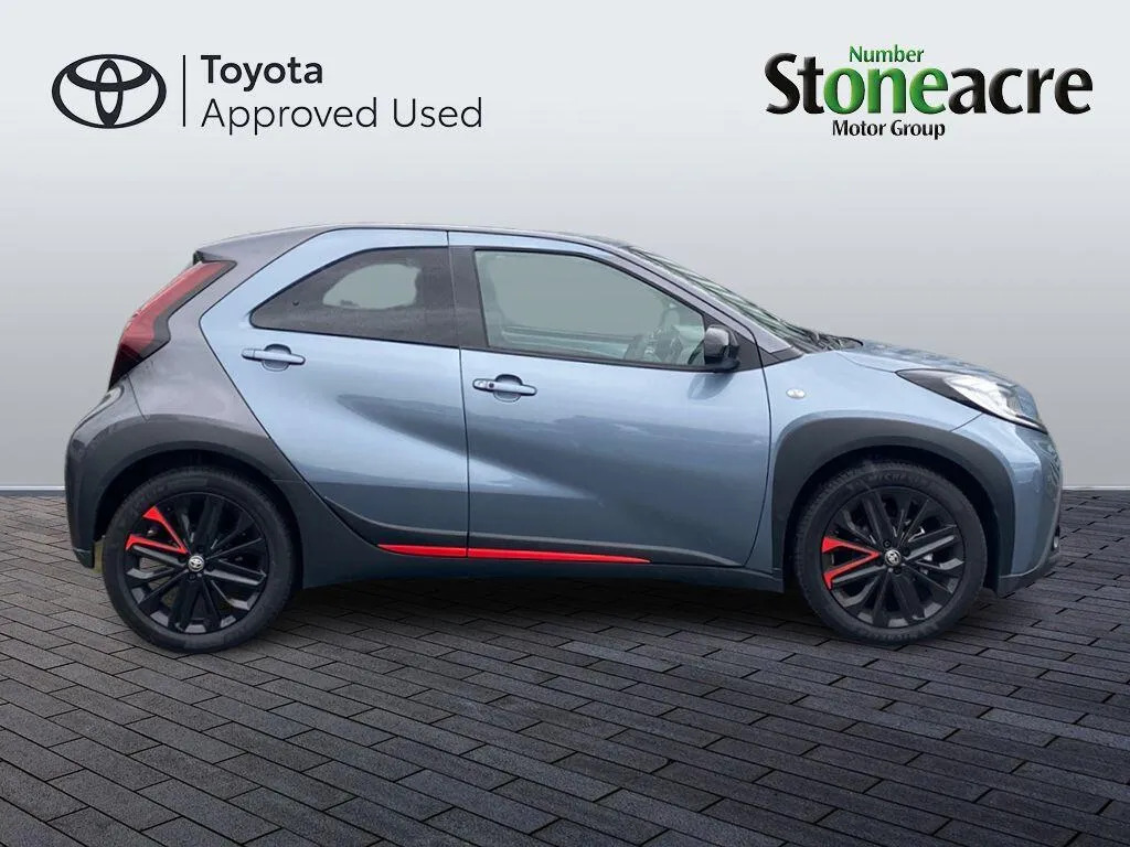 Toyota Aygo X 1.0 Vvt-i Undercover  #2