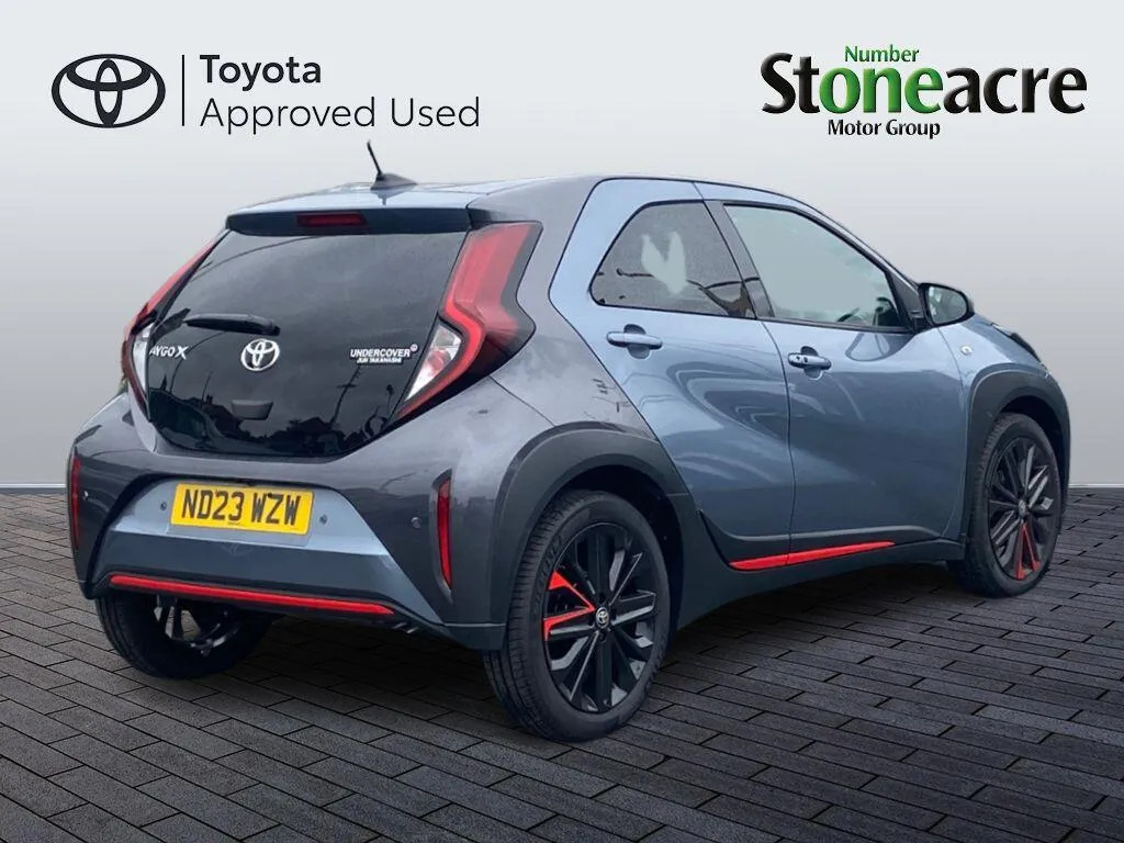 Toyota Aygo X 1.0 Vvt-i Undercover  #3