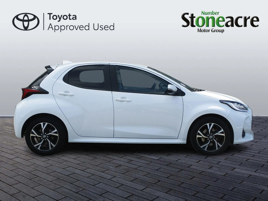 Toyota Yaris 1.5 Hybrid Design Cvt  #2