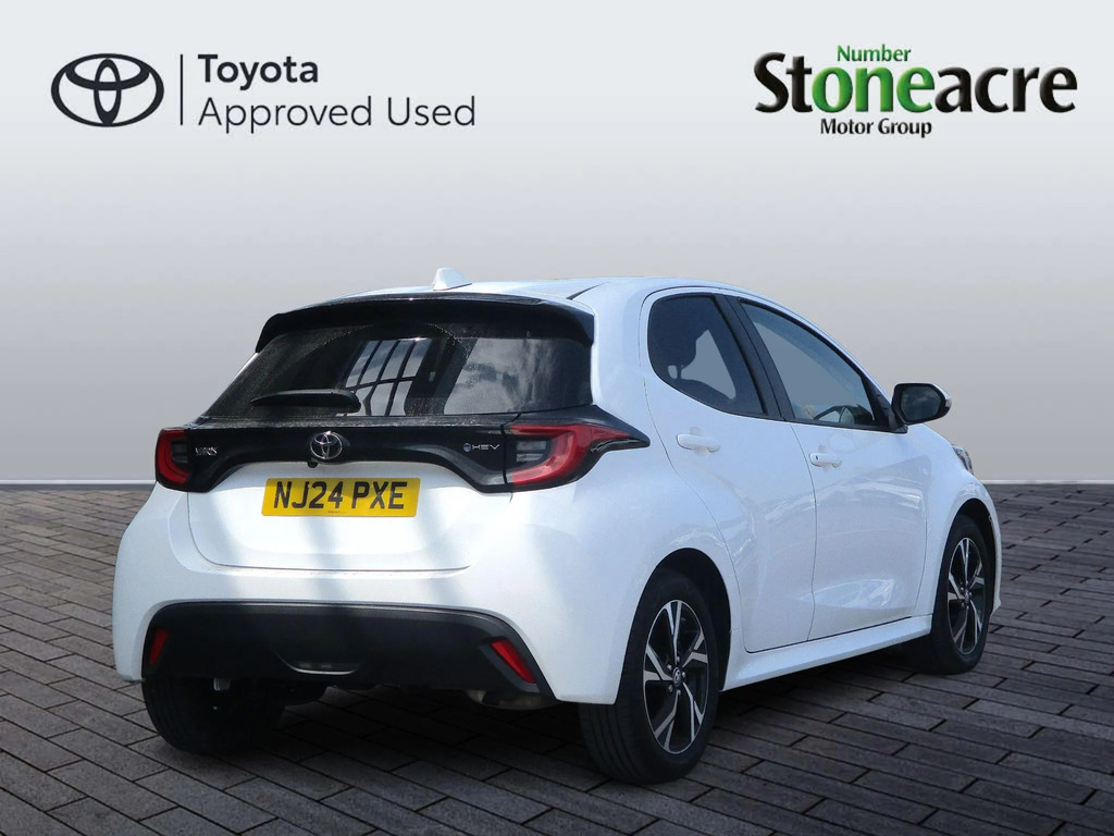 Toyota Yaris 1.5 Hybrid Design Cvt  #3