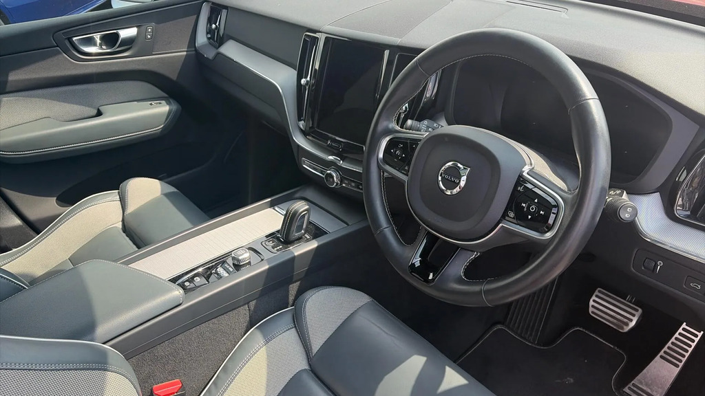 Volvo XC60 2.0 B5p 250 R Design Geartronic  #4
