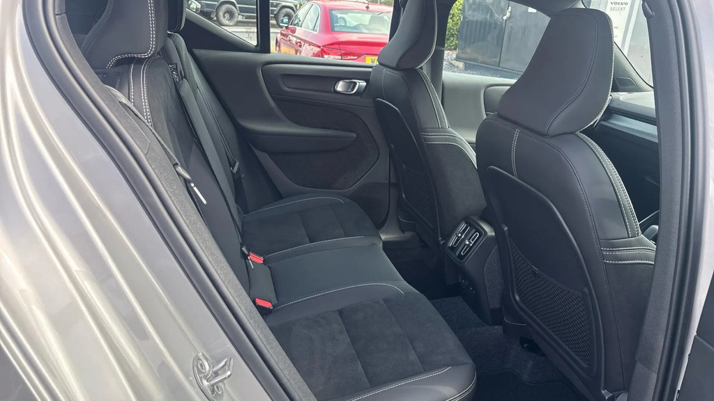 Volvo XC40 2.0 B3p Plus Dark #6