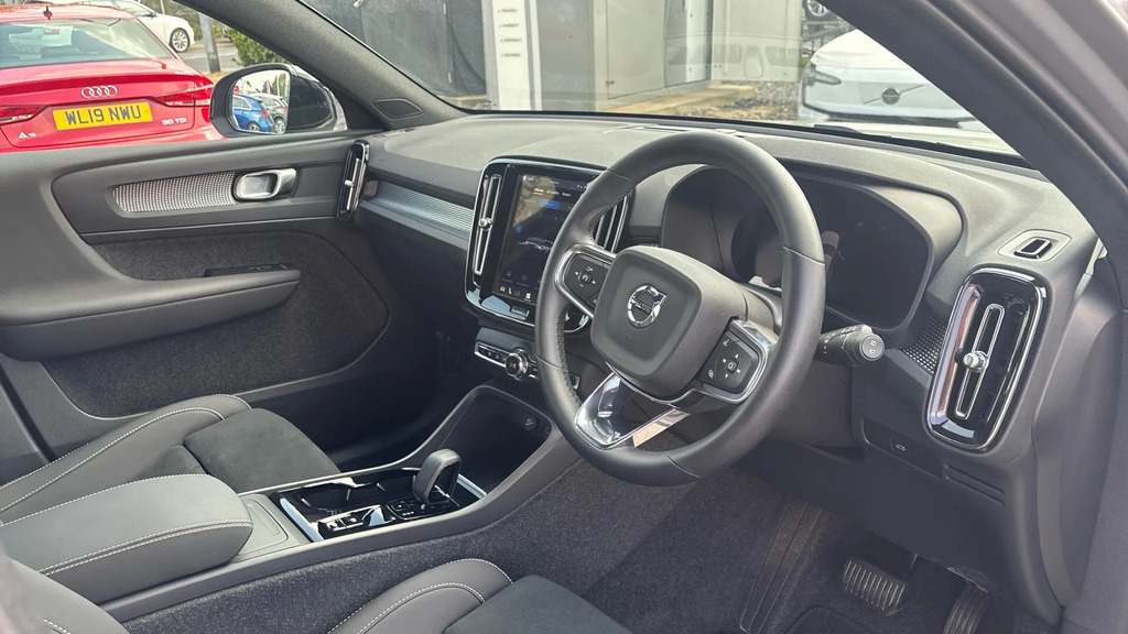 Volvo XC40 2.0 B3p Plus Dark #4