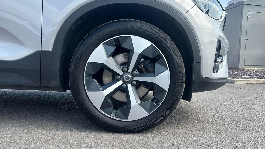Volvo XC40 Xc40 B4 Mhev Awd Black #9