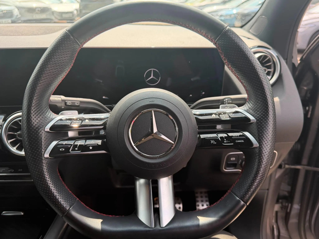 Mercedes-Benz GLA Class Gla 220D 4Matic Amg Line Premium Plus Black #16