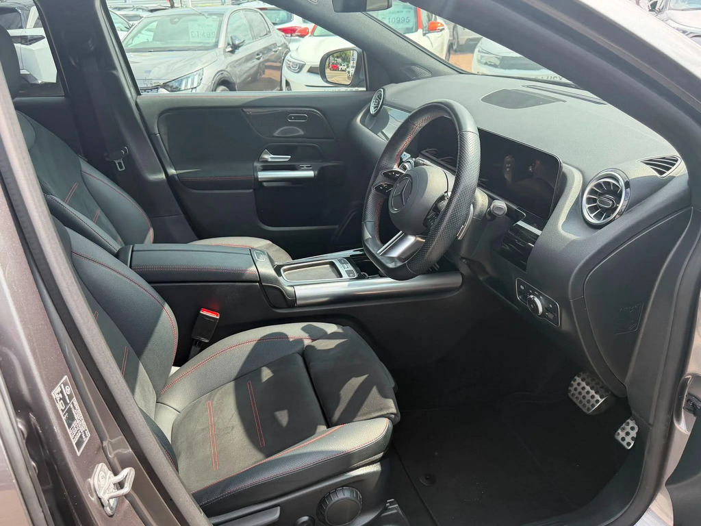 Mercedes-Benz GLA Class Gla 220D 4Matic Amg Line Premium Plus Black #13