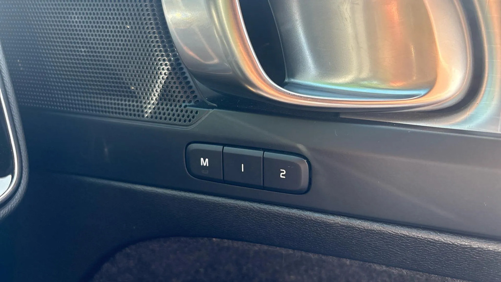 Volvo XC40 B4 Plus Dark Rear Camera Heated Seats White #14