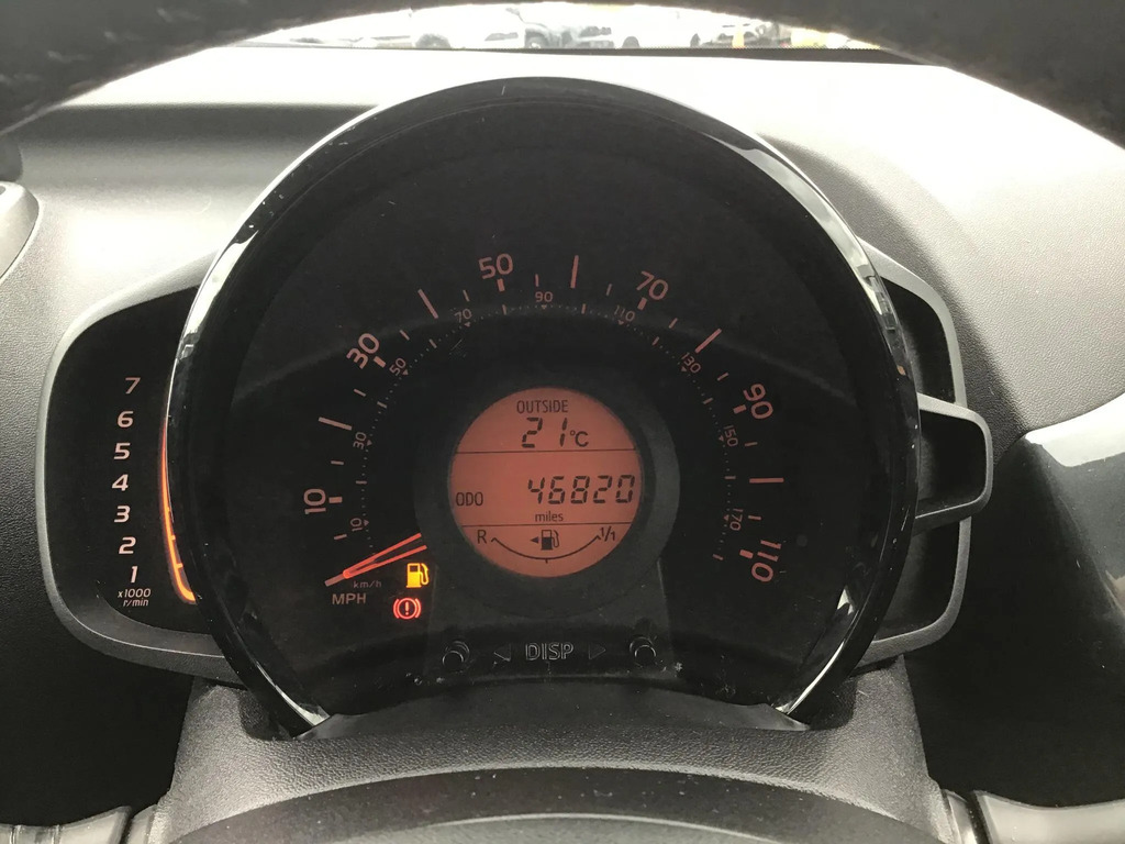 Toyota Aygo Hatchback White #11