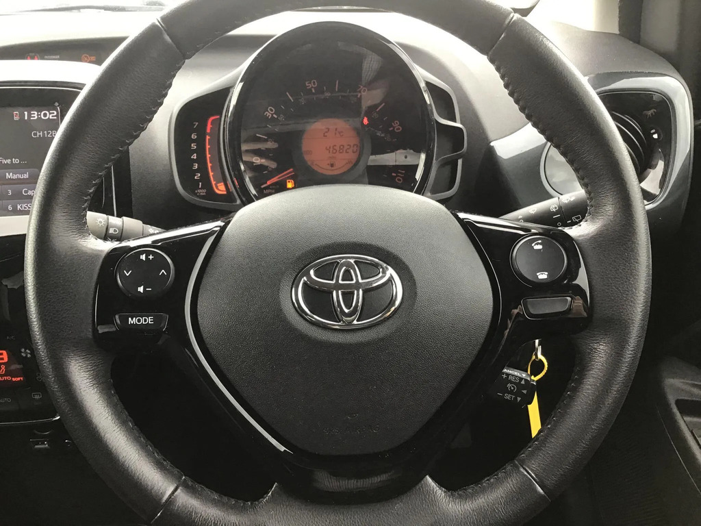 Toyota Aygo Hatchback White #10