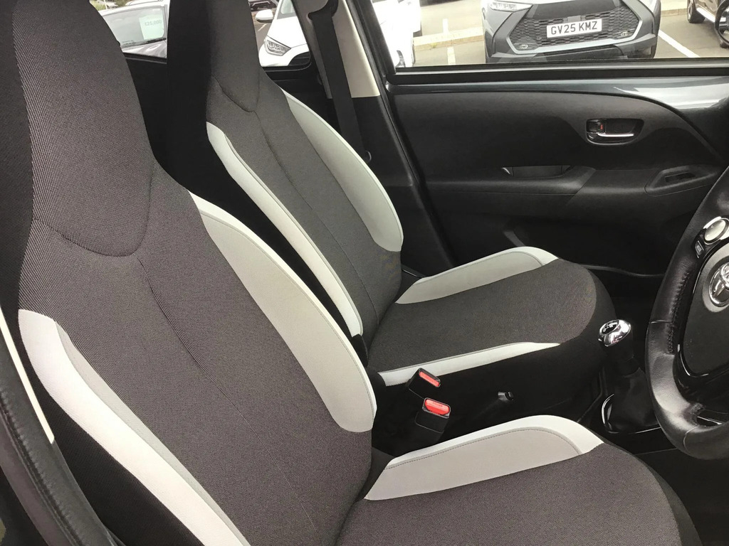 Toyota Aygo Hatchback White #13