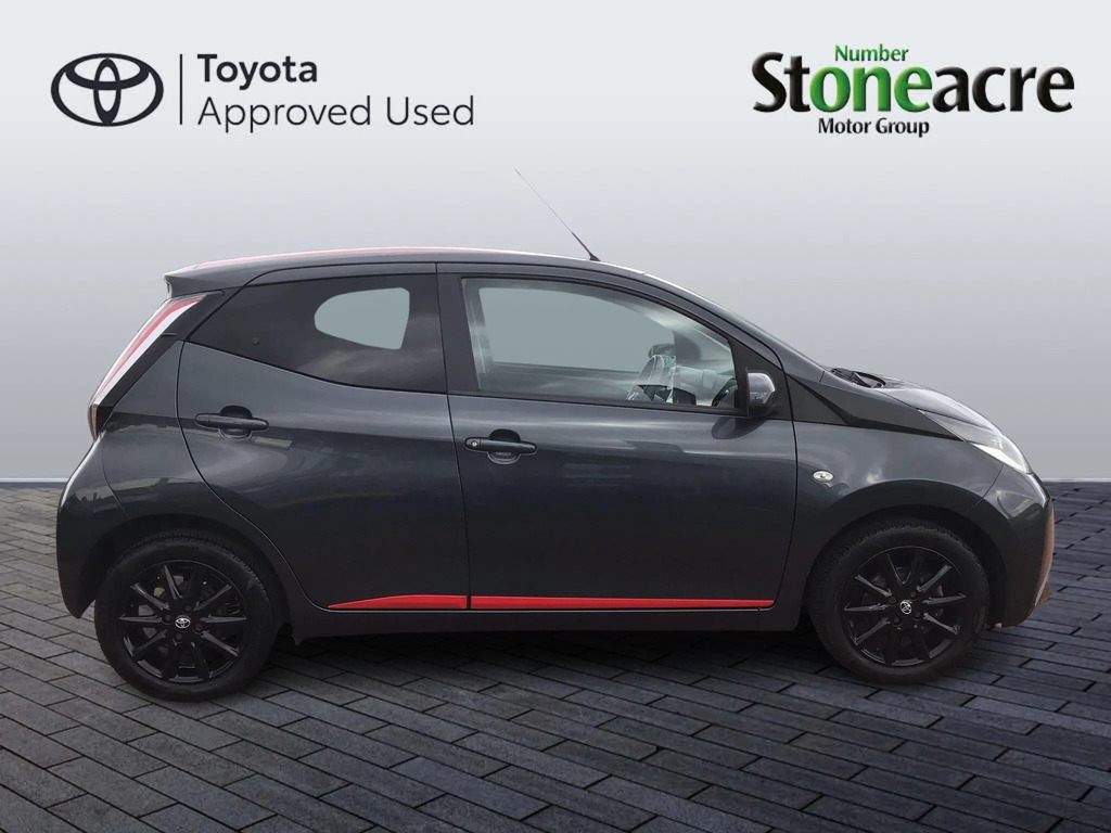 Toyota Aygo Hatchback White #19