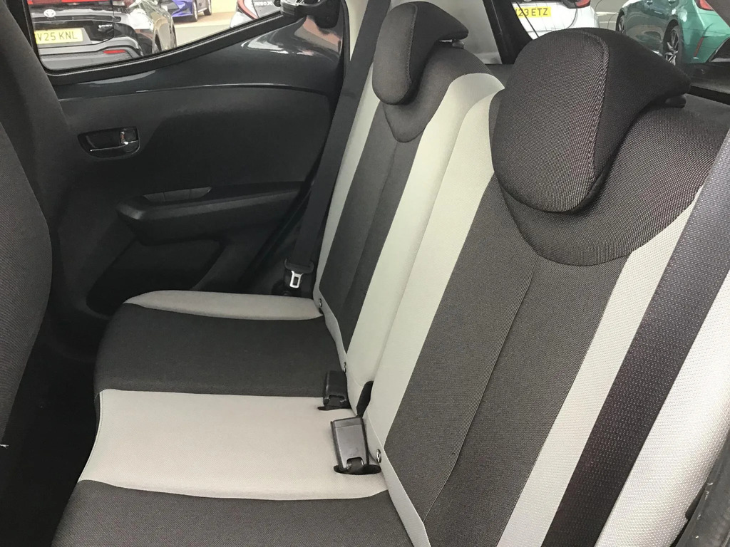 Toyota Aygo Hatchback White #16