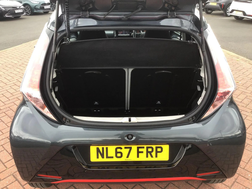 Toyota Aygo Hatchback White #17