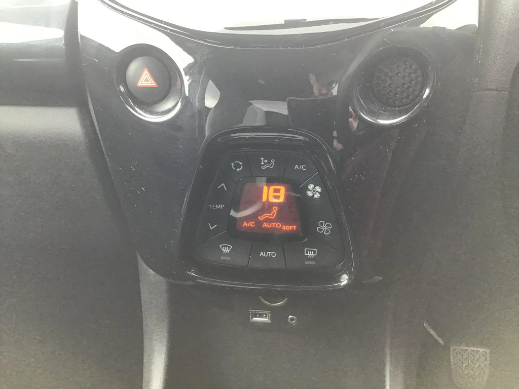 Toyota Aygo Hatchback White #9