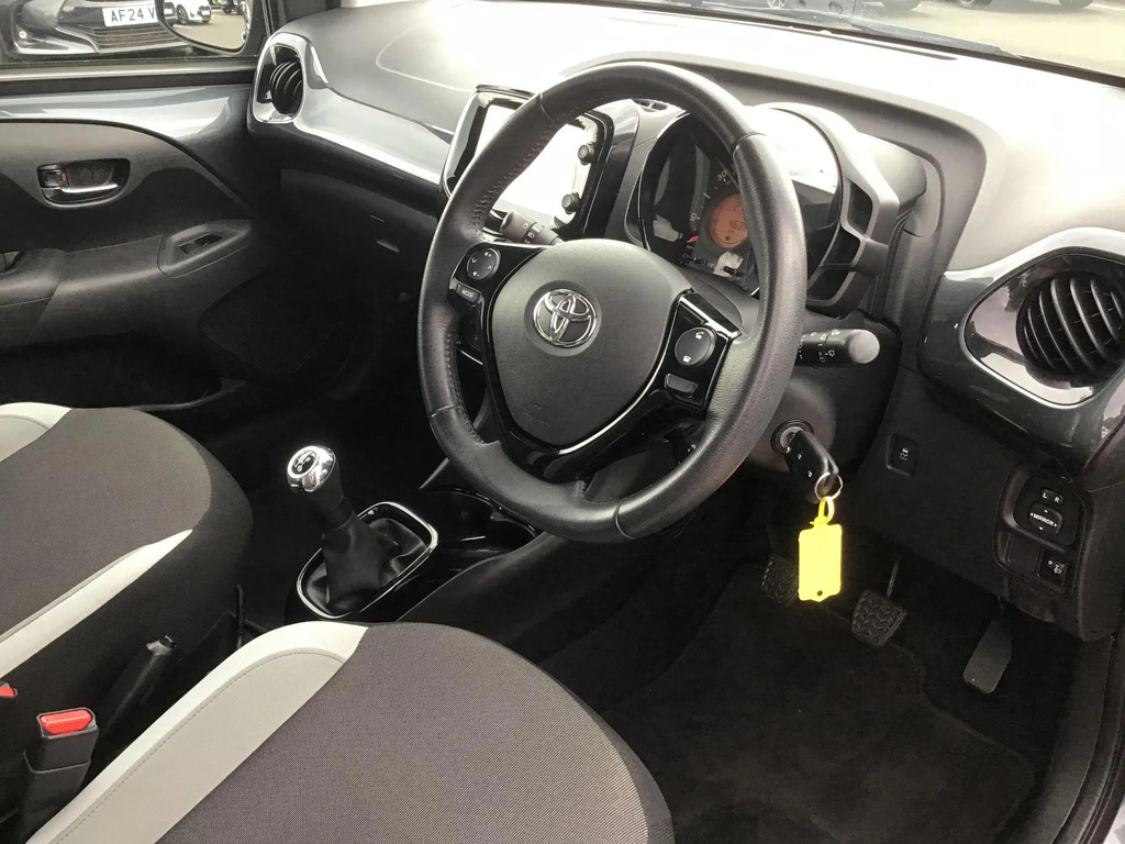 Toyota Aygo Hatchback White #7