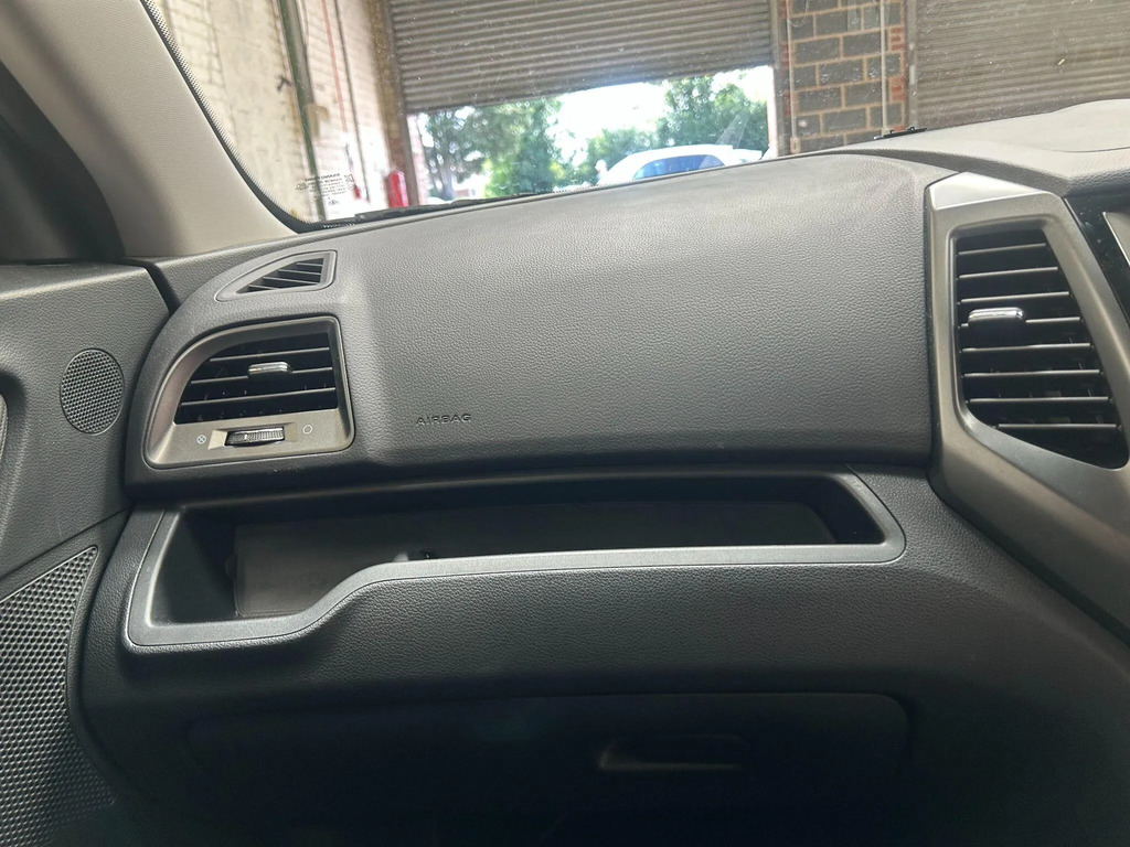 SsangYong Tivoli XLV 1.6 Ultimate Silver #11
