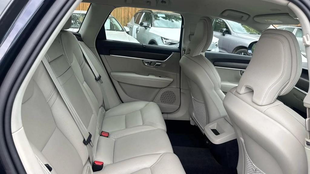 Volvo V90 2.0 V90 R-design Silver #31