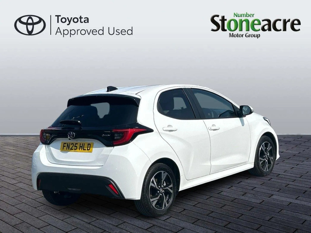 Toyota Yaris 1.5 Hybrid Design Cvt  #3