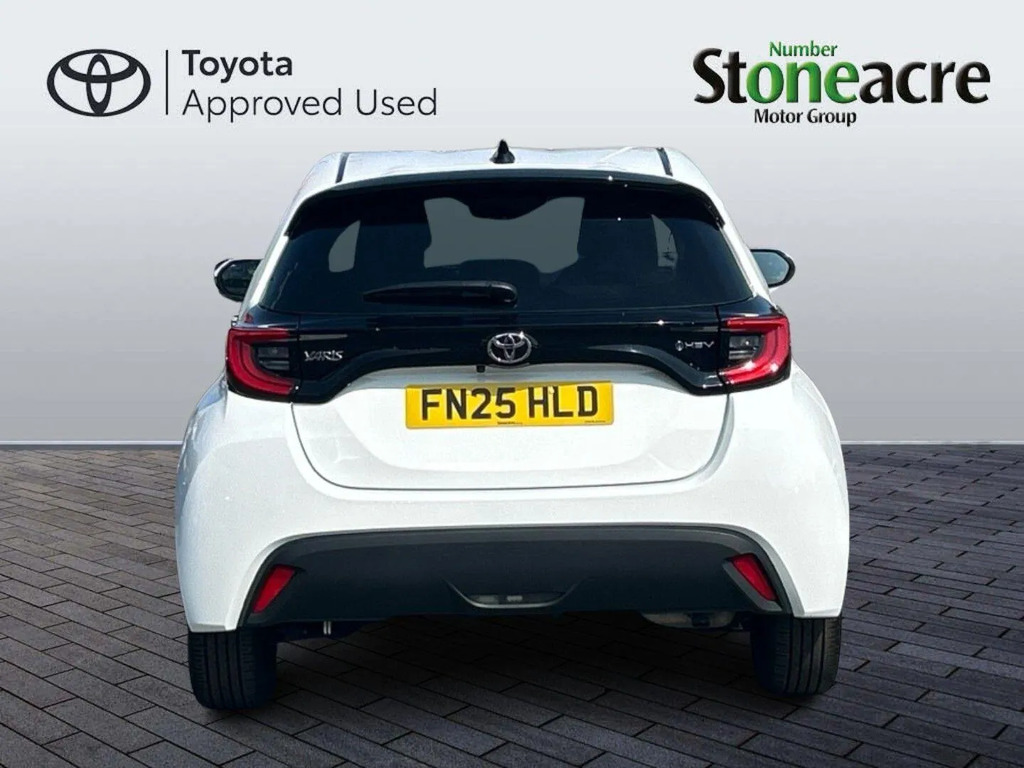 Toyota Yaris 1.5 Hybrid Design Cvt  #4