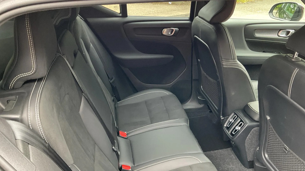 Volvo XC40 R-design T3 163 Hp Black #6