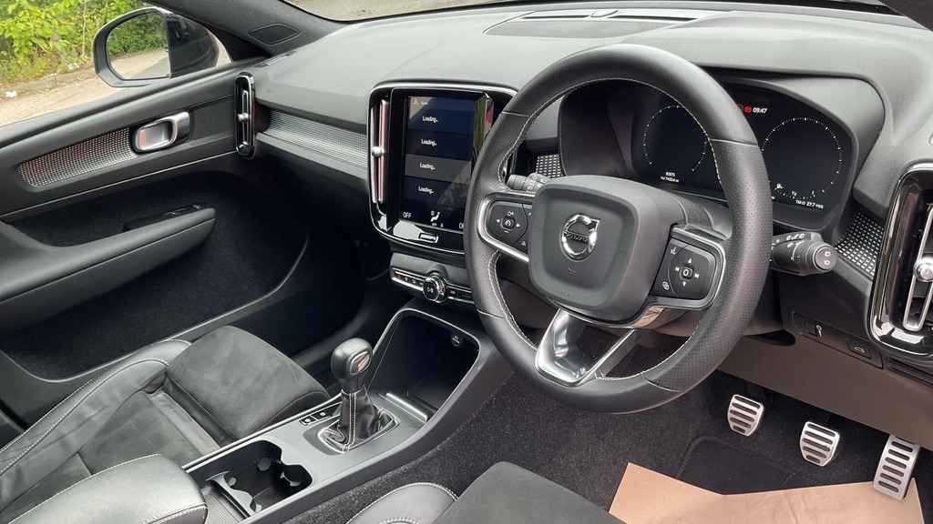 Volvo XC40 R-design T3 163 Hp Black #4