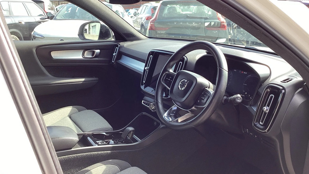 Volvo XC40 Plus T4 211 Hp #4