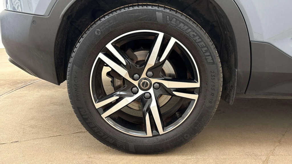 Volvo XC40 2.0 B3p Plus Dark #4