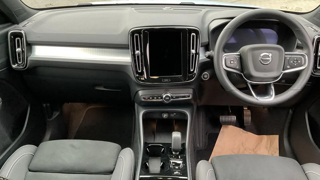 Volvo XC40 2.0 B3p Plus Black Edition Black #5