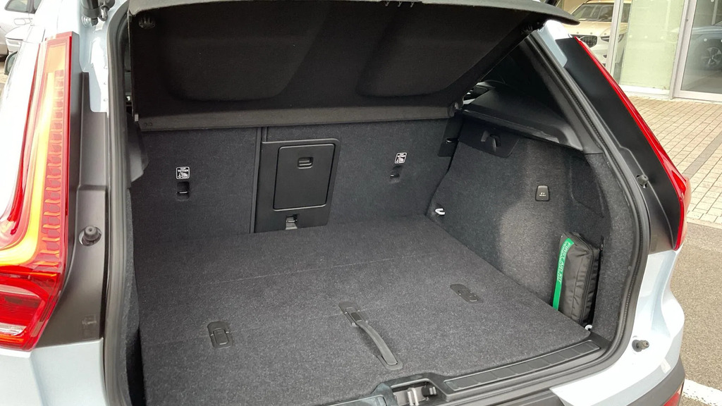 Volvo XC40 2.0 B3p Plus Black Edition Black #29