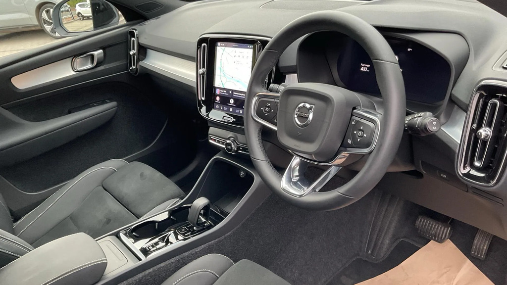 Volvo XC40 2.0 B3p Plus Black Edition Black #4