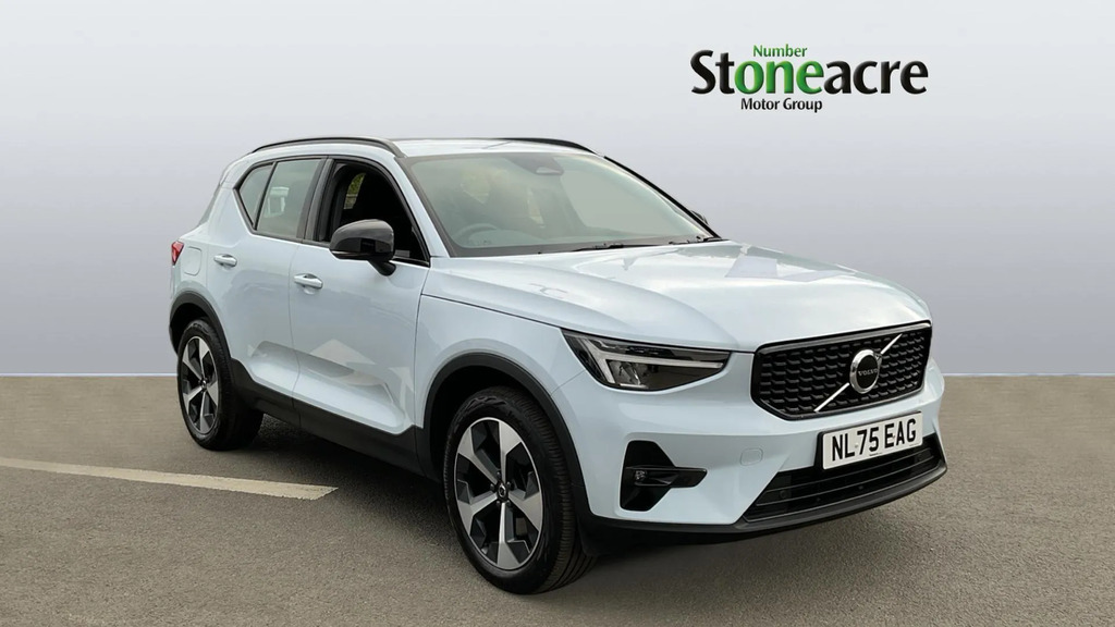 Volvo XC40 2.0 B3p Plus Black Edition Black #1