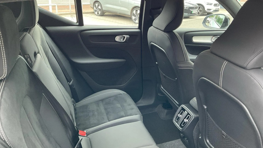Volvo XC40 2.0 B3p Plus Black Edition Black #6