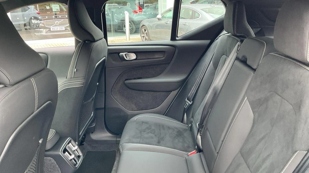 Volvo XC40 2.0 B3p Plus Black Edition Black #31