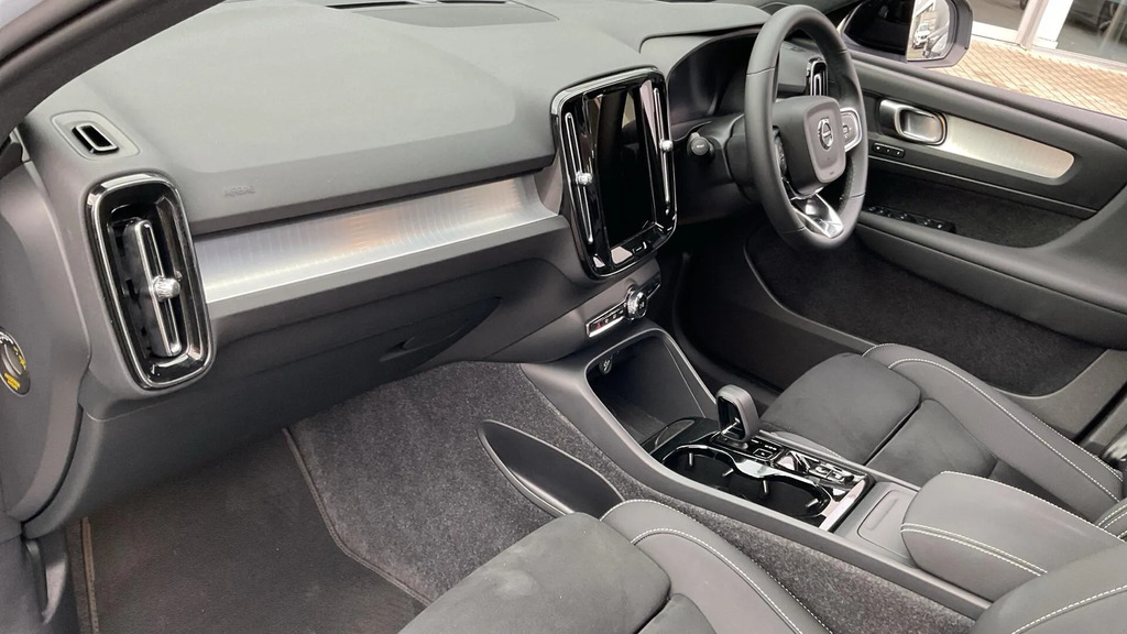 Volvo XC40 2.0 B3p Plus Black Edition Black #23