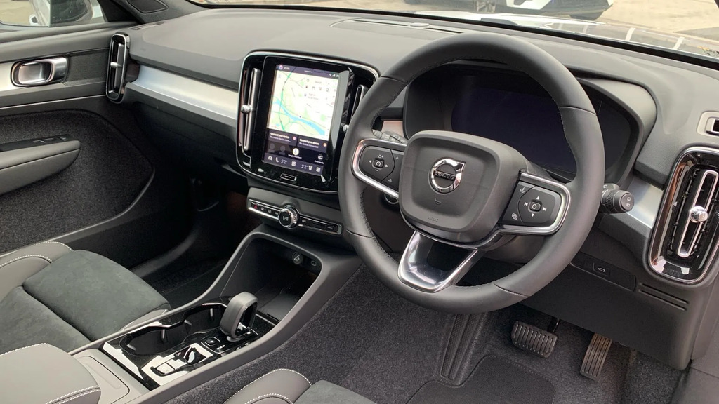 Volvo XC40 2.0 B3p Plus Dark #4